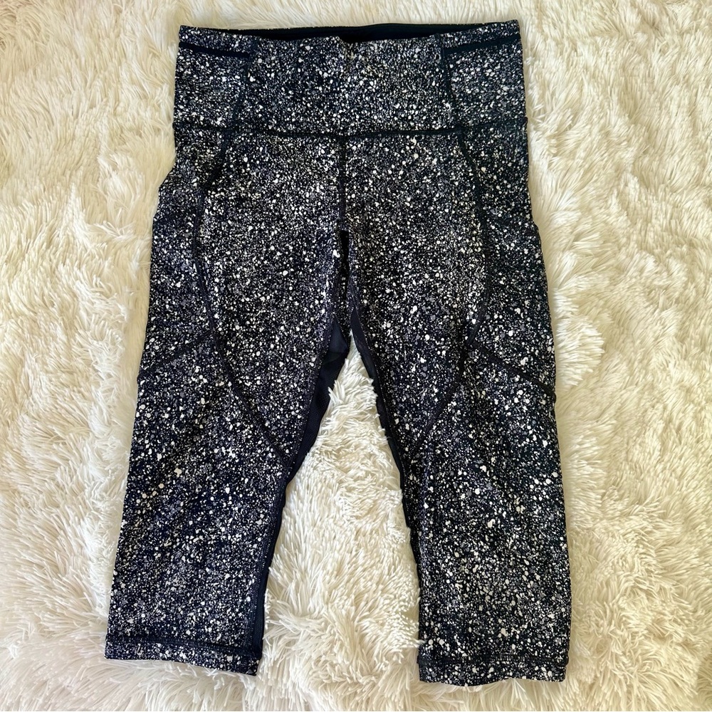 LULULEMON Outrun 17” Crop Black White Splatter Mesh Running Leggings Size 6 - Picture 6 of 12